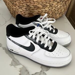 Nike Air Force 1 Boys Sz 5.5Y NEW no box